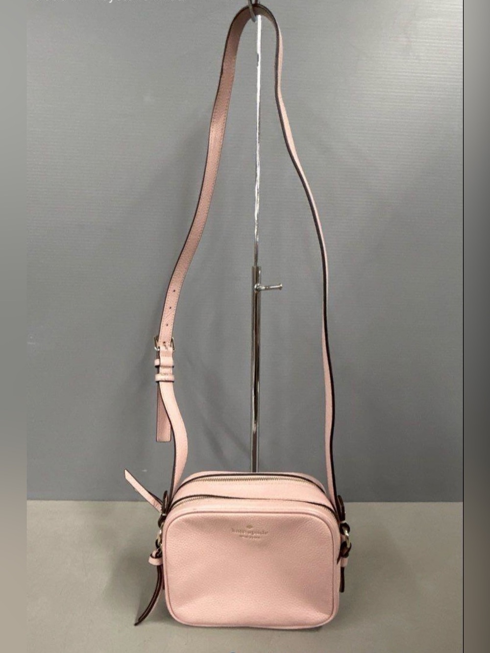 Kate Spade-EUC-Pale pink, pebble leather camera style handbag.